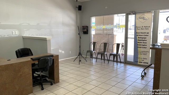 Listing photo id 4 for 603 Isom  109