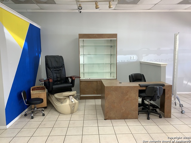 Listing photo id 5 for 603 Isom  109