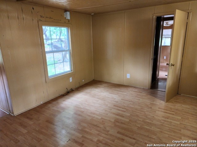 Listing photo id 8 for 520 Royal Oak