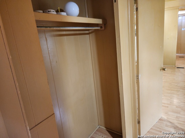 Listing photo id 11 for 520 Royal Oak