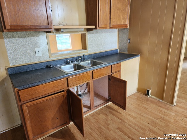 Listing photo id 12 for 520 Royal Oak