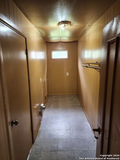 Listing photo id 13 for 520 Royal Oak