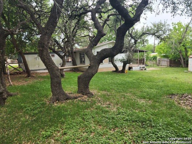 Listing photo id 15 for 520 Royal Oak