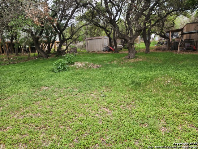 Listing photo id 16 for 520 Royal Oak