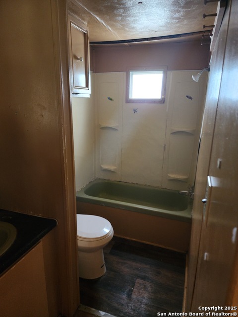 Listing photo id 3 for 520 Royal Oak