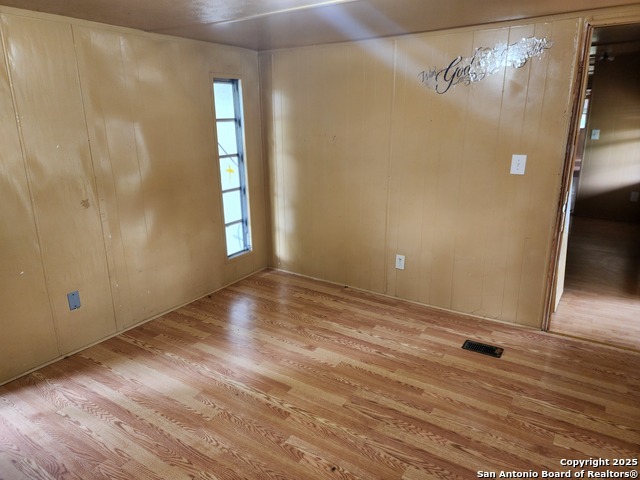 Listing photo id 4 for 520 Royal Oak