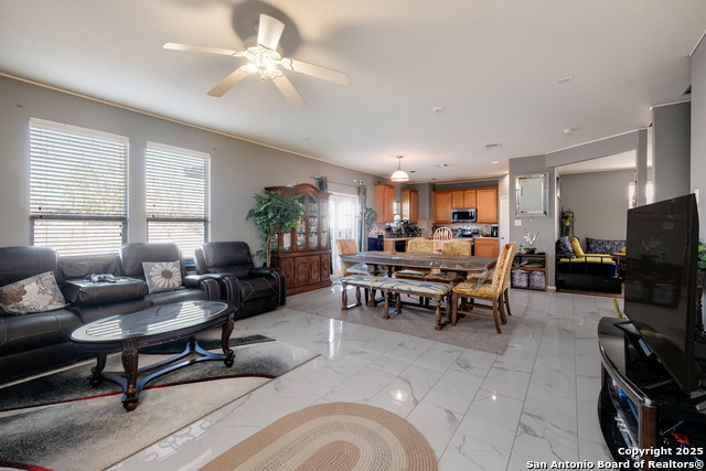 Listing photo id 8 for 6927 Macaway