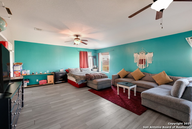 Listing photo id 9 for 6927 Macaway