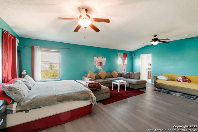 Listing photo id 11 for 6927 Macaway