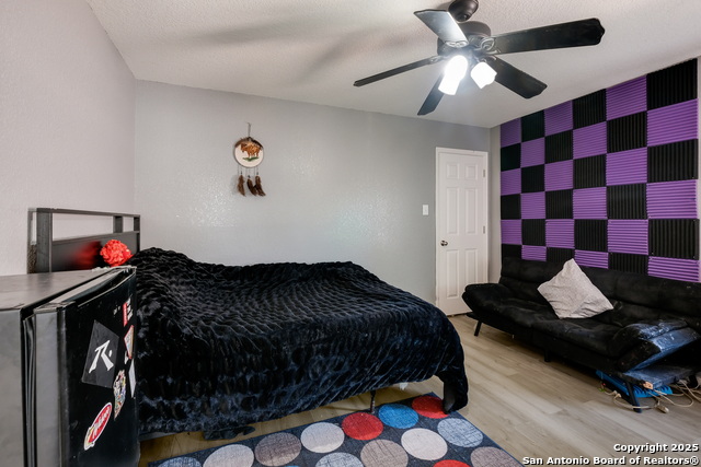 Listing photo id 15 for 6927 Macaway