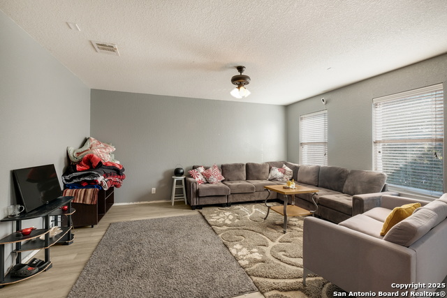 Listing photo id 16 for 6927 Macaway