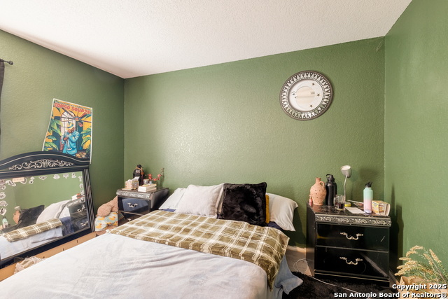 Listing photo id 17 for 6927 Macaway