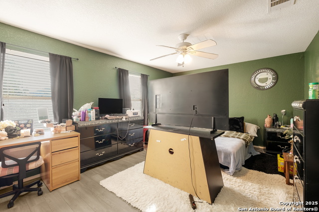 Listing photo id 18 for 6927 Macaway