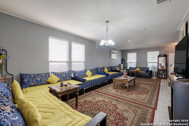 Listing photo id 2 for 6927 Macaway