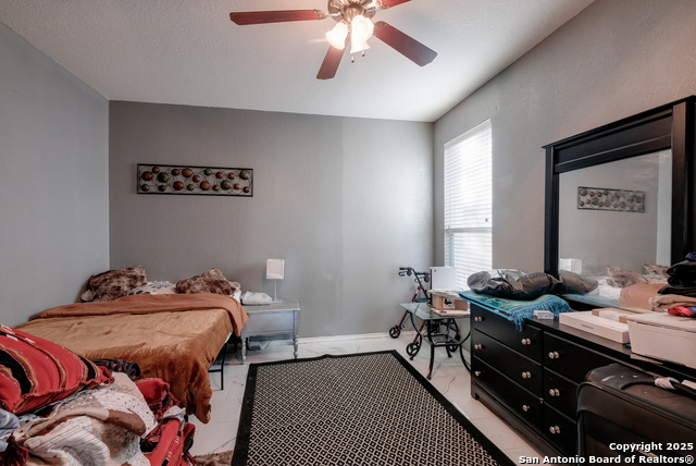 Listing photo id 3 for 6927 Macaway