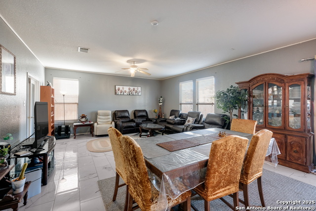 Listing photo id 6 for 6927 Macaway