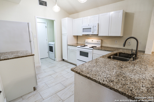 Listing photo id 8 for 8533 Wood Arbor