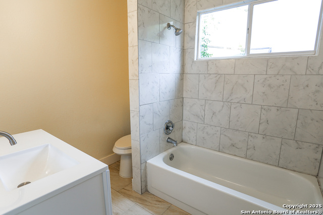 Listing photo id 14 for 8533 Wood Arbor