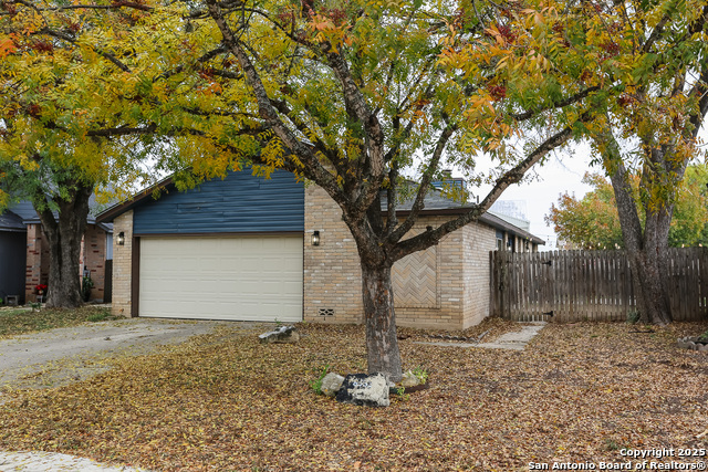 Listing photo id 0 for 8533 Wood Arbor