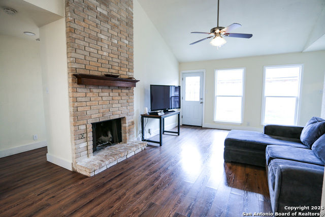 Listing photo id 2 for 8533 Wood Arbor