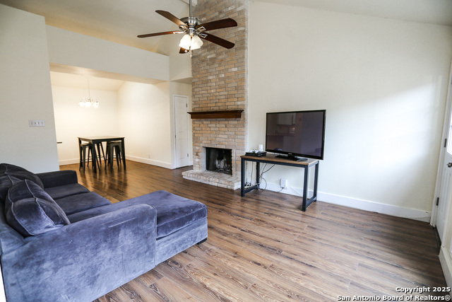 Listing photo id 3 for 8533 Wood Arbor