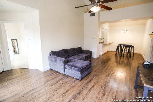 Listing photo id 4 for 8533 Wood Arbor