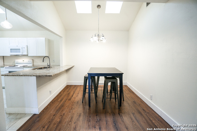 Listing photo id 5 for 8533 Wood Arbor