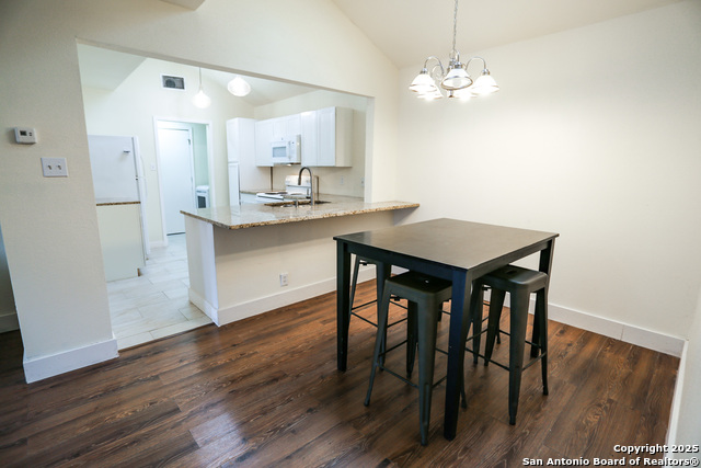 Listing photo id 6 for 8533 Wood Arbor