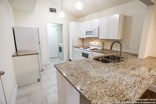 Listing photo id 7 for 8533 Wood Arbor