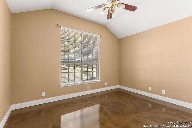 Listing photo id 15 for 313 Ridge Crest