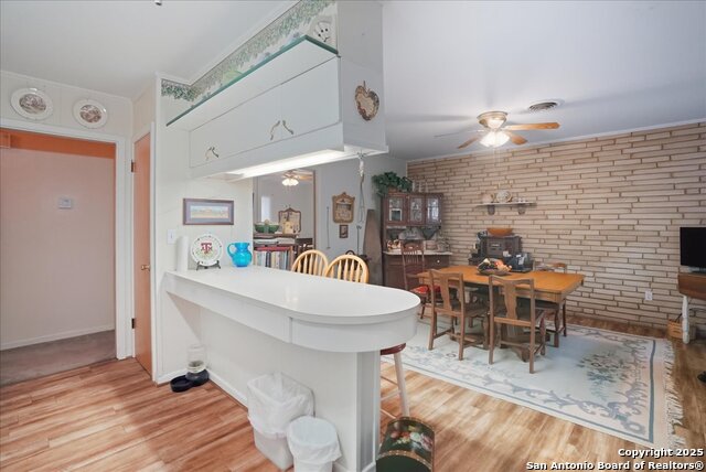 Listing photo id 8 for 1000 Austin St.