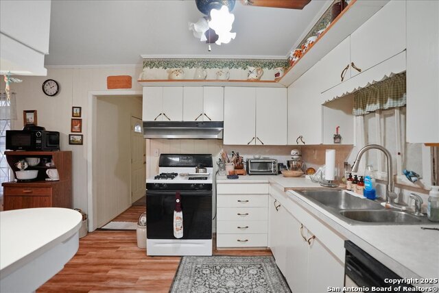 Listing photo id 9 for 1000 Austin St.