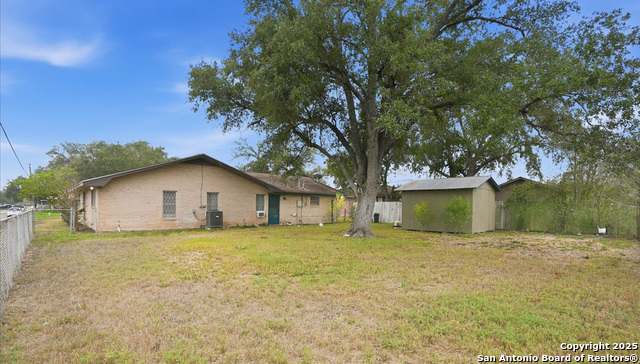 Listing photo id 27 for 1000 Austin St.