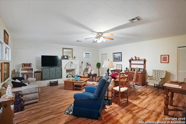 Listing photo id 1 for 1000 Austin St.