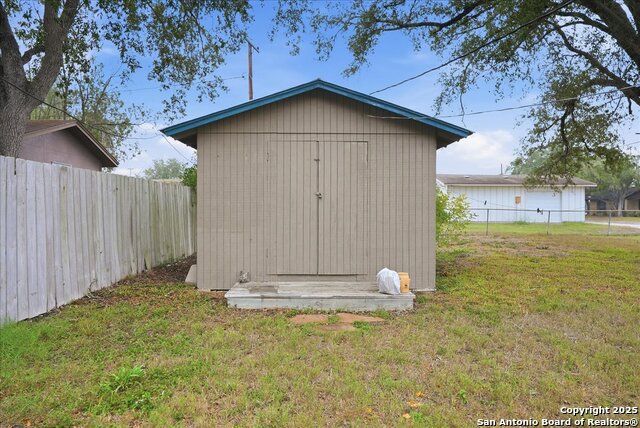 Listing photo id 28 for 1000 Austin St.