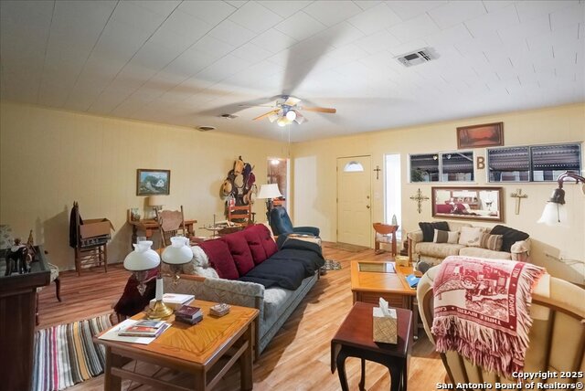 Listing photo id 3 for 1000 Austin St.