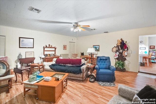 Listing photo id 4 for 1000 Austin St.