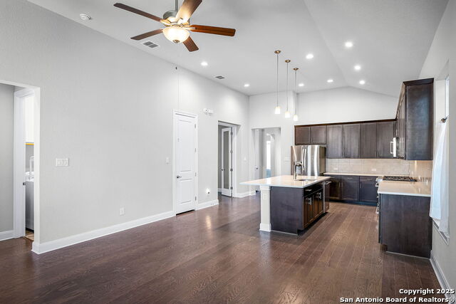 Listing photo id 8 for 623 Guenther N