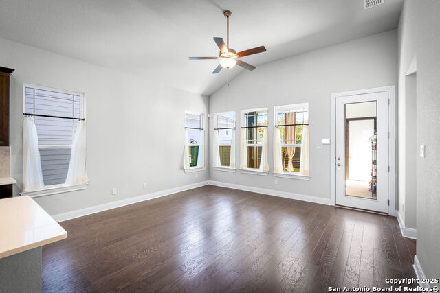 Listing photo id 9 for 623 Guenther N