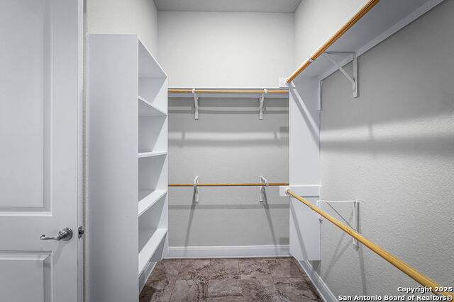 Listing photo id 13 for 623 Guenther N