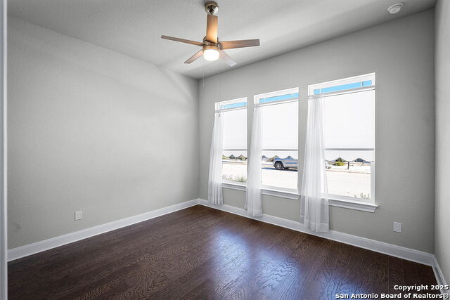 Listing photo id 14 for 623 Guenther N