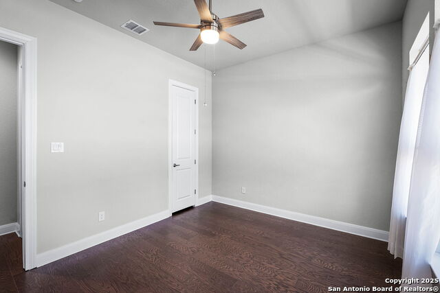 Listing photo id 15 for 623 Guenther N