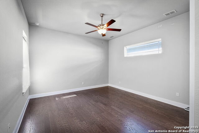 Listing photo id 22 for 623 Guenther N