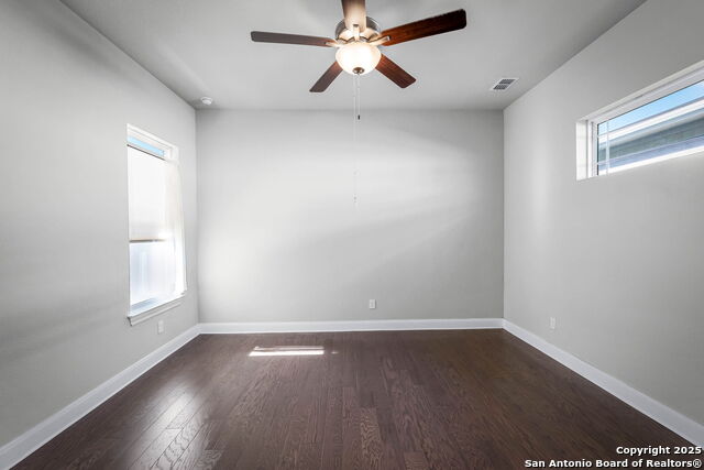 Listing photo id 24 for 623 Guenther N