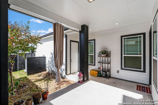 Listing photo id 25 for 623 Guenther N