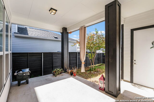 Listing photo id 26 for 623 Guenther N