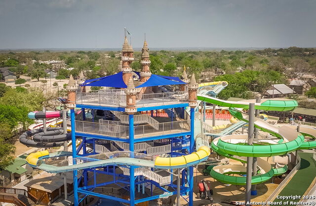 Listing photo id 31 for 623 Guenther N