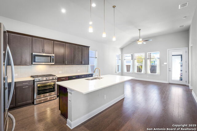 Listing photo id 4 for 623 Guenther N