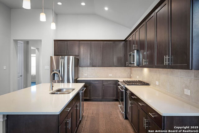 Listing photo id 5 for 623 Guenther N