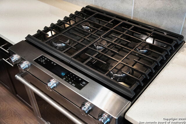 Listing photo id 6 for 623 Guenther N